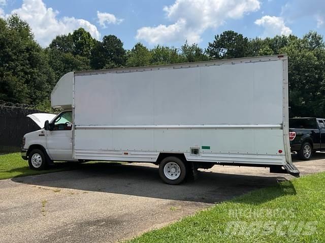 Ford E-350 Sanduk kombiji
