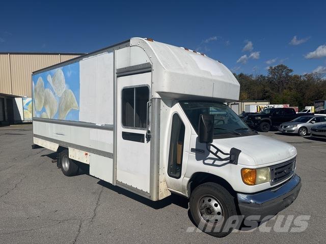 Ford E-350 Sanduk kombiji