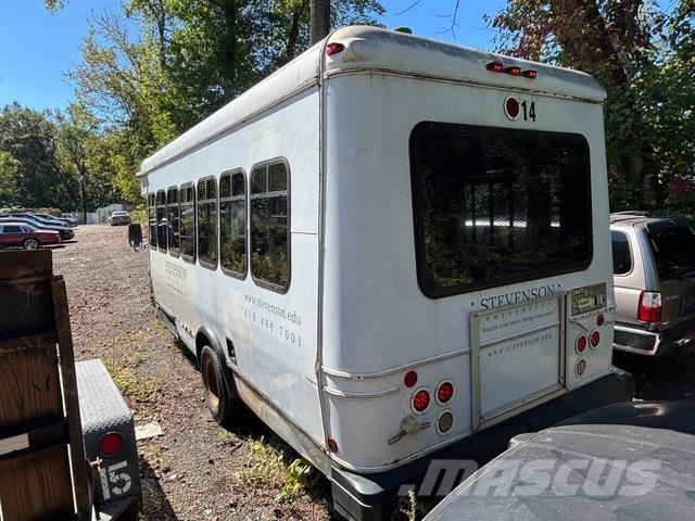 Ford E450 Automobili