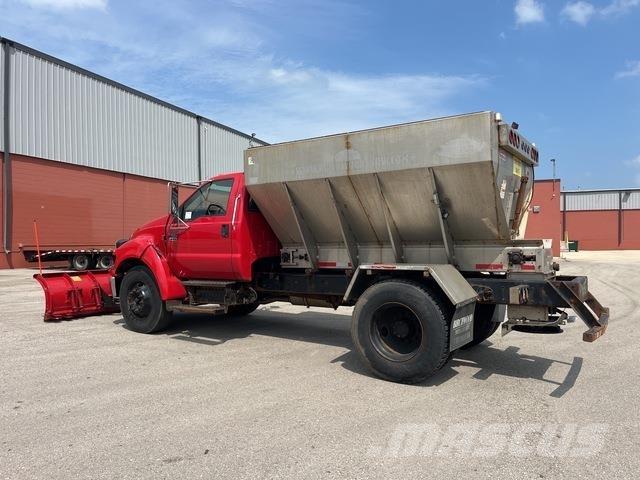 Ford F-650 Snežne daske i plugovi