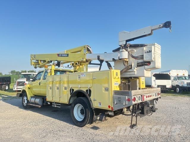 Ford F-750 Auto korpe