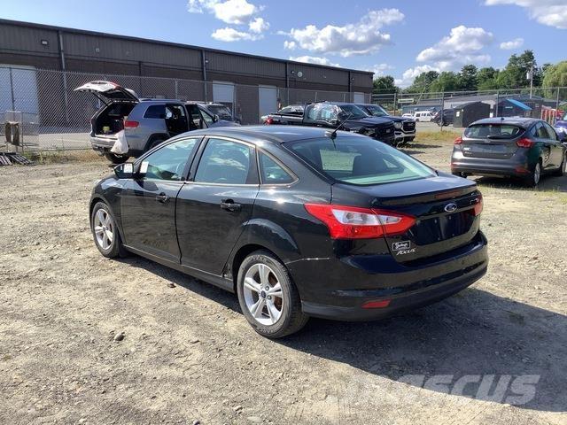 Ford Focus SE Automobili