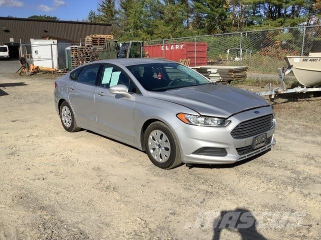 Ford Fusion SE Automobili