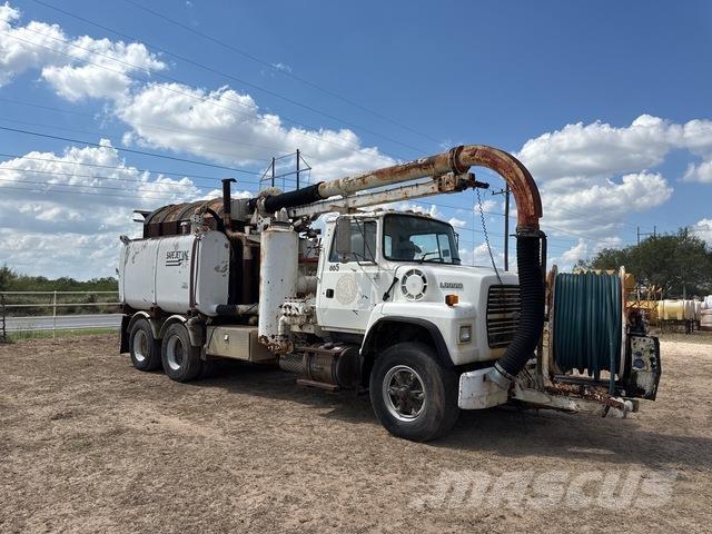 Ford LNT8000F Bageri guseničari