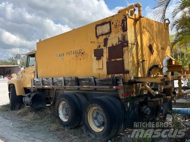 Ford LT8000 Kamioni za vodu