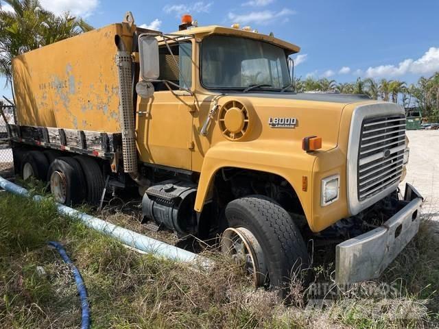Ford LT8000 Kamioni za vodu