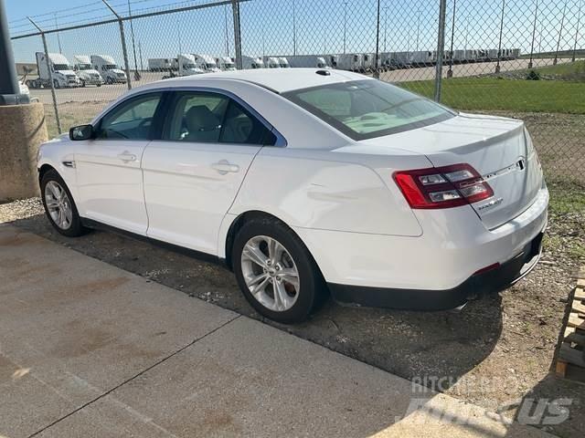 Ford Taurus Automobili