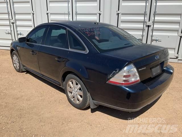 Ford Taurus SE Automobili