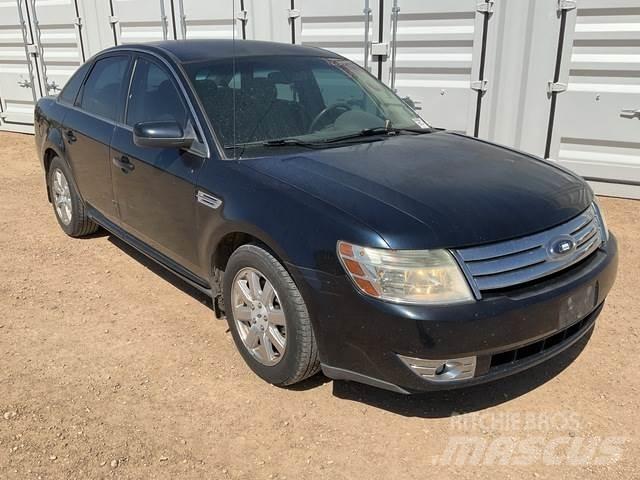 Ford Taurus SE Automobili