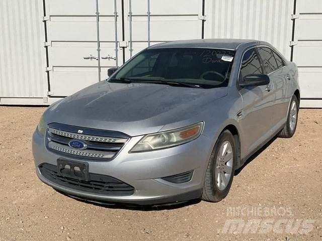 Ford Taurus SE Automobili