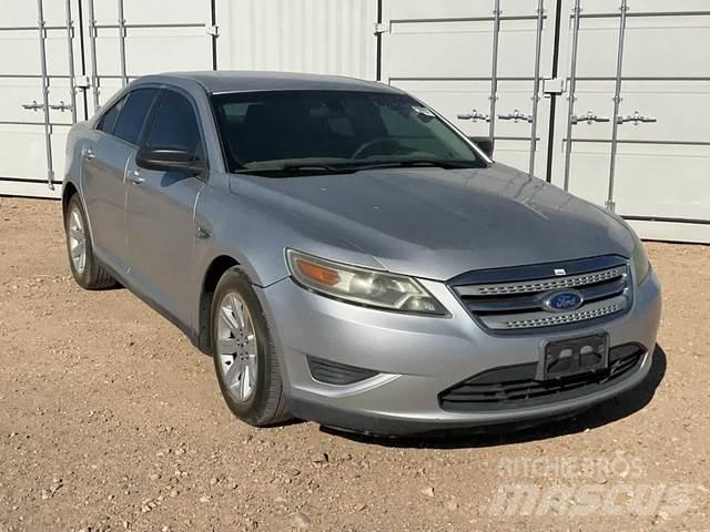 Ford Taurus SE Automobili