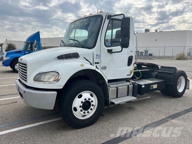  Freightiner M2 Tegljači