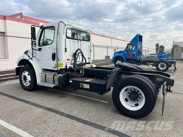  Freightiner M2 Tegljači