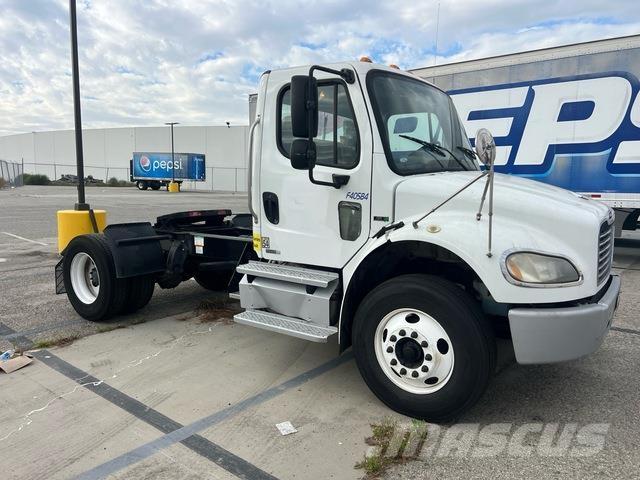  Freightiner M2 Tegljači