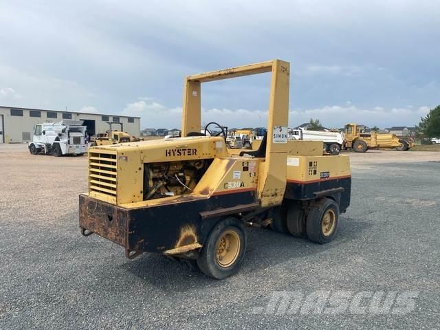 Hyster 530A Gumeni valjci na točkovima