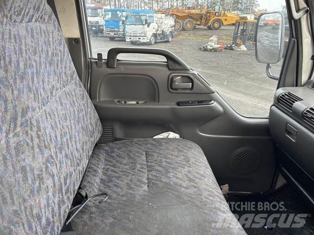 Isuzu NKR300s Ostalo za građevinarstvo