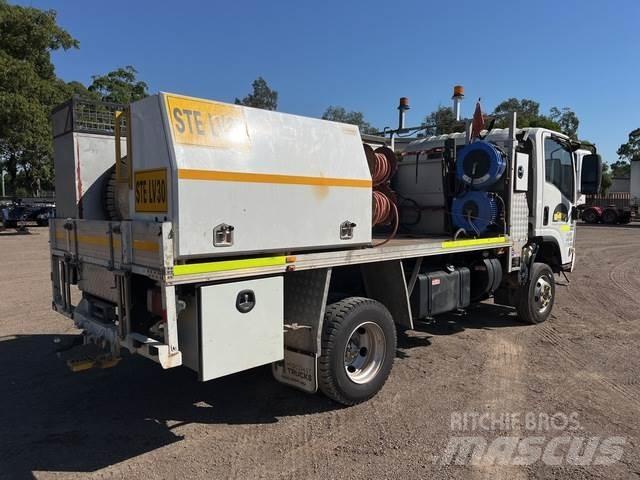Isuzu NPS 300 Kamioni sa otvorenim sandukom