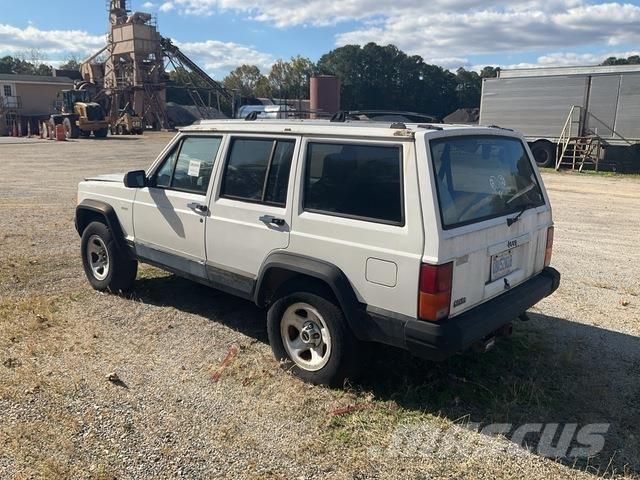 Jeep Cherokee Automobili