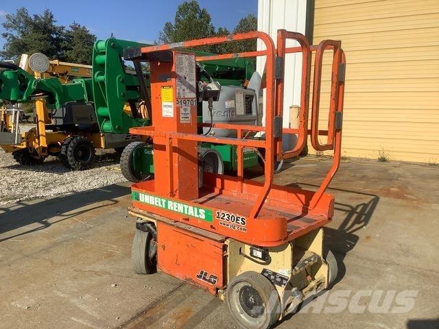 JLG 1230ES Jarbolne penjajuće platforme