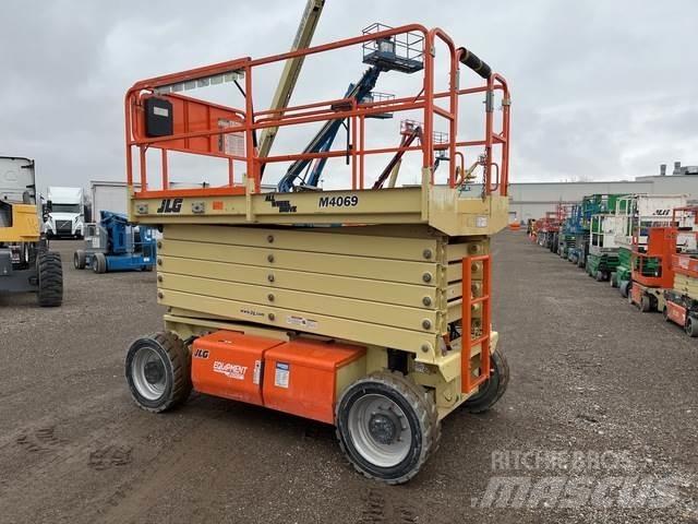 JLG M4069 Makazaste platforme