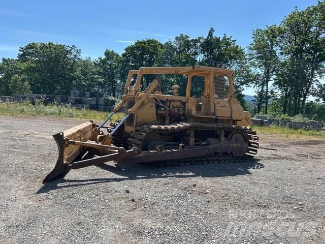 Komatsu D65P-8 Buldožeri guseničari