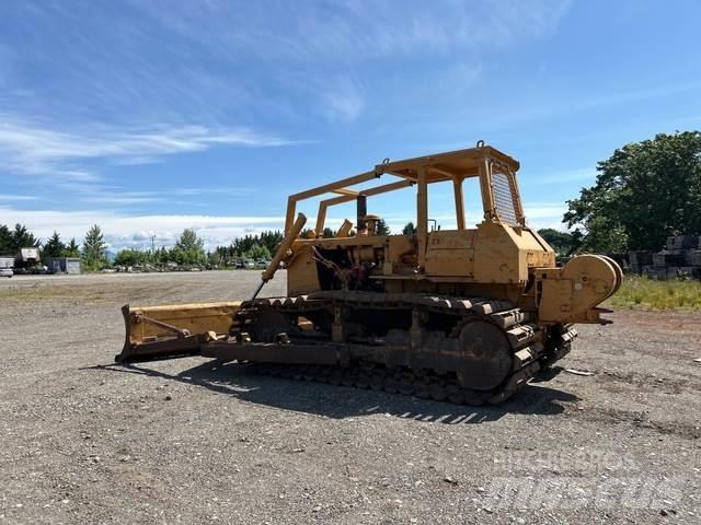 Komatsu D65P-8 Buldožeri guseničari