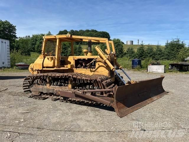 Komatsu D65P-8 Buldožeri guseničari