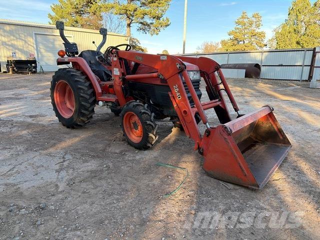 Kubota L2800D Traktori