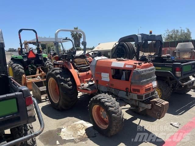 Kubota L3010D Manji traktori