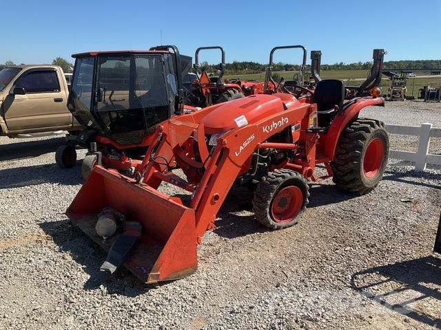 Kubota L3301DT Manji traktori