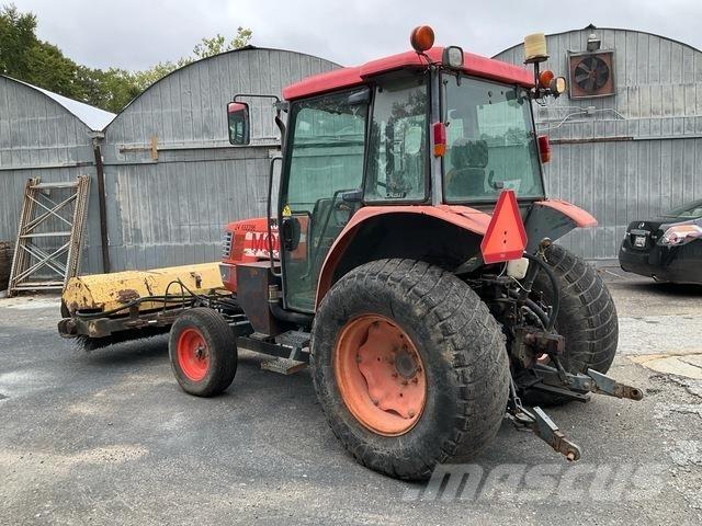 Kubota M4900 Traktori