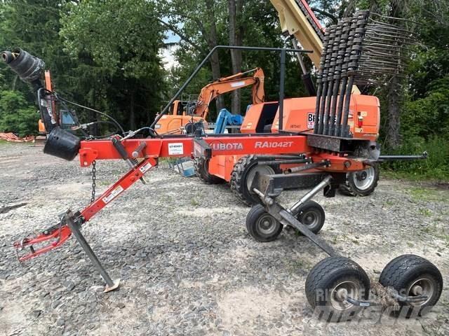 Kubota RA1042T Okretači i sakupljači sena