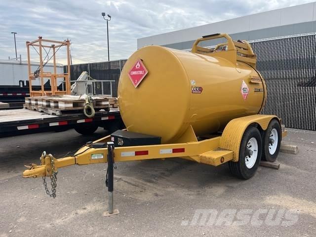 LeeBoy DOT990 Fuel and additive tanks