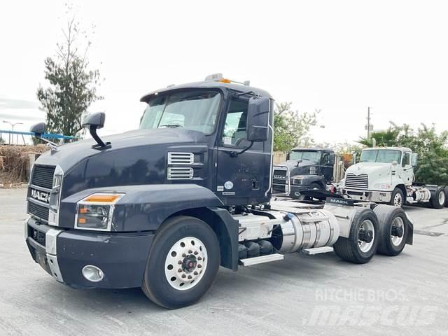 Mack AN64T Tegljači