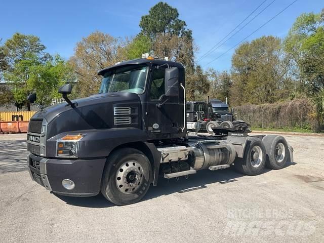 Mack AN64T Tegljači