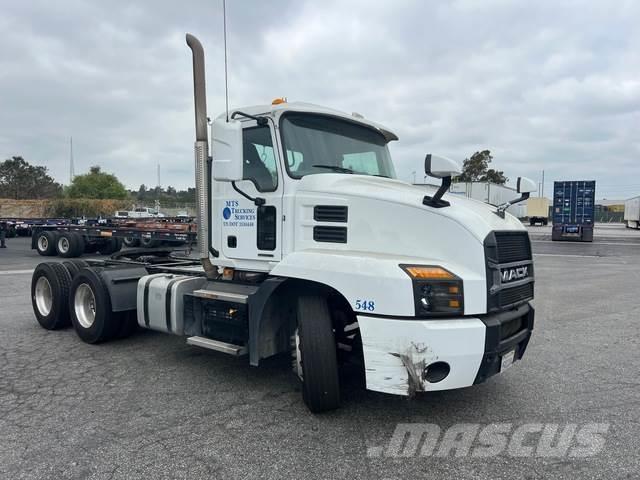Mack AN64T Tegljači