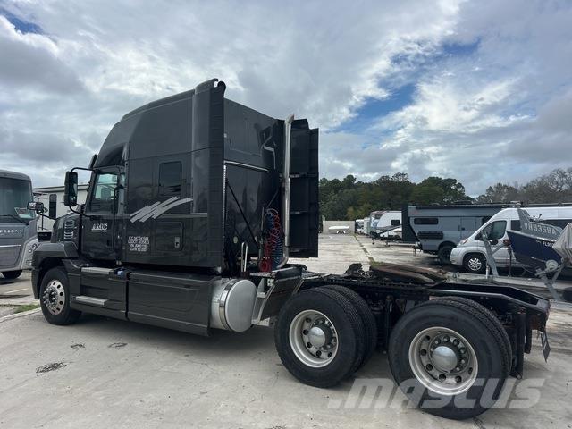 Mack AN64T Tegljači