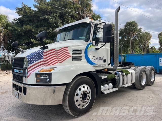 Mack AN64T Tegljači