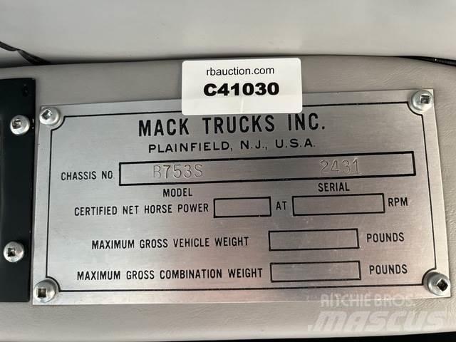 Mack B75 Tegljači