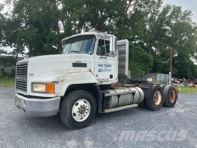 Mack CH613 Tegljači