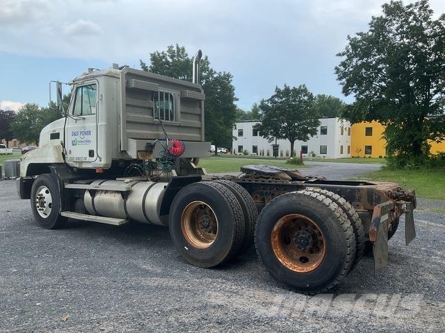 Mack CH613 Tegljači