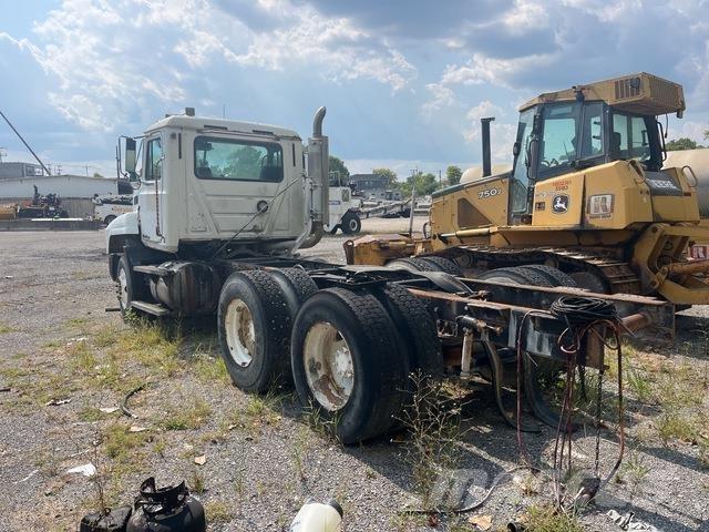 Mack CH613 Tegljači