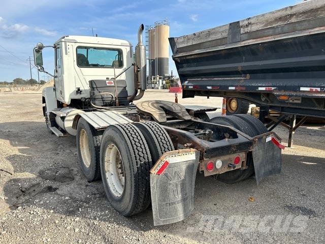 Mack CH613 Tegljači