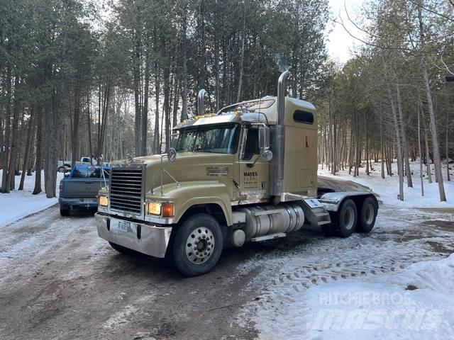 Mack CHN613 Tegljači