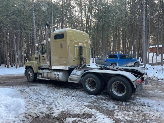 Mack CHN613 Tegljači