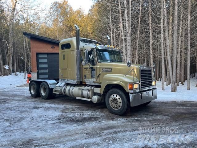 Mack CHN613 Tegljači