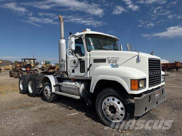 Mack CHN613 Tegljači