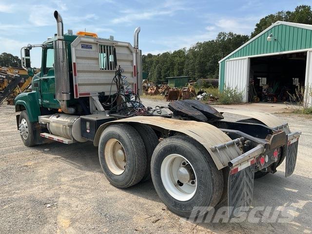 Mack CHN613 Tegljači