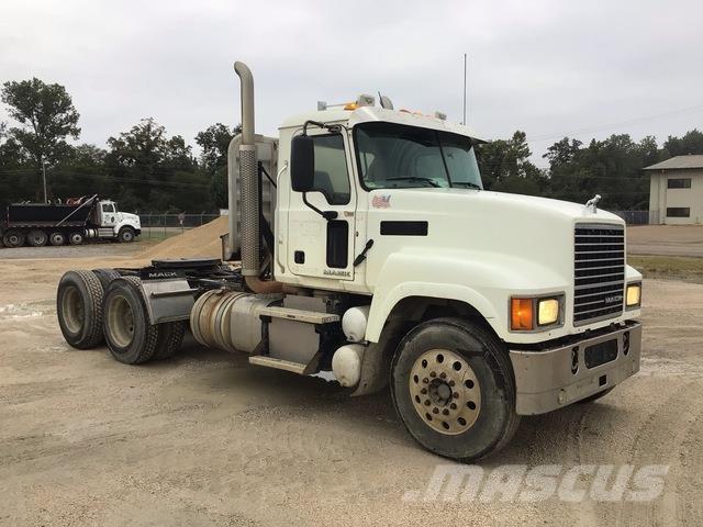 Mack CHU613 Tegljači