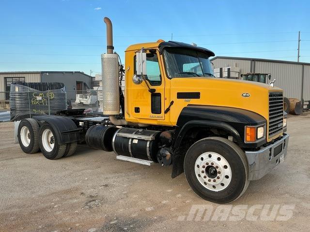 Mack CHU613 Tegljači